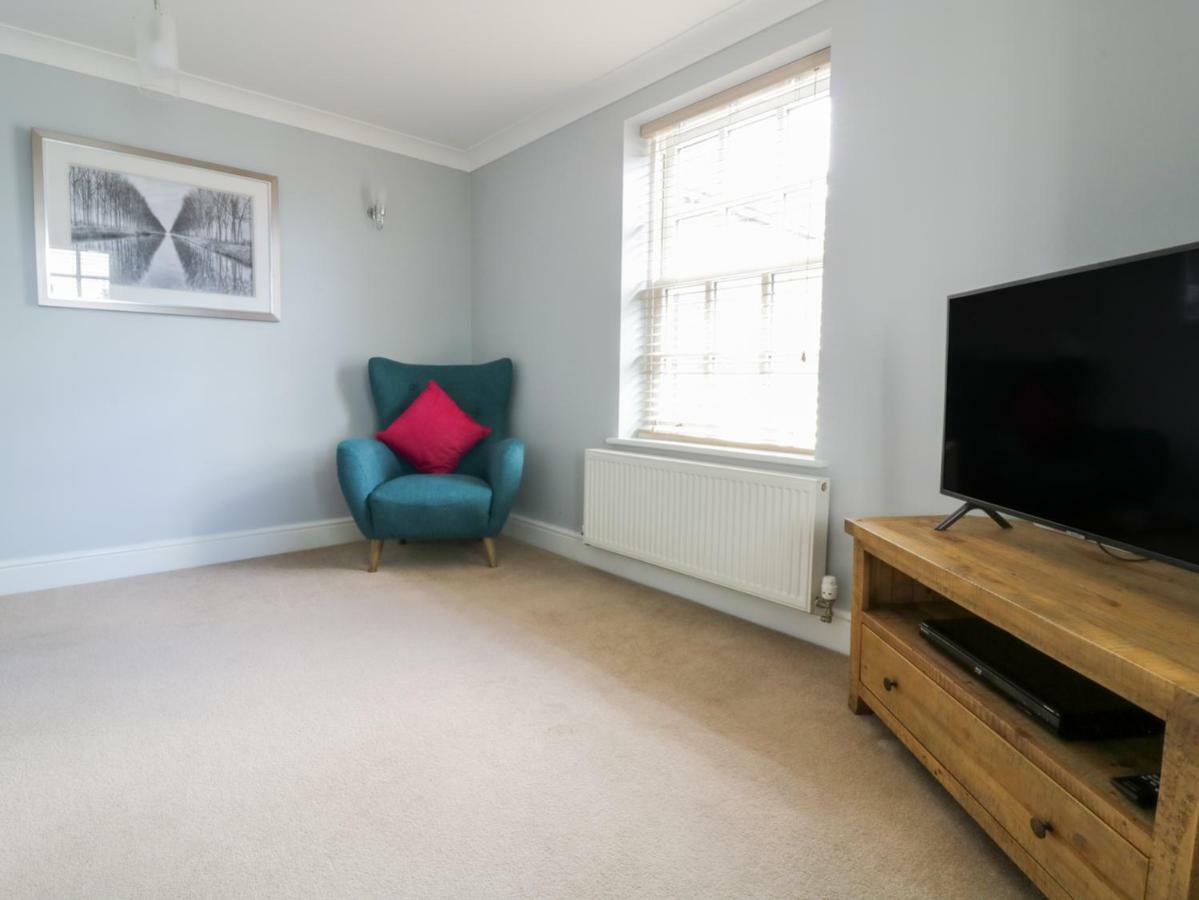 The Hoist Apartment Ely Bagian luar foto